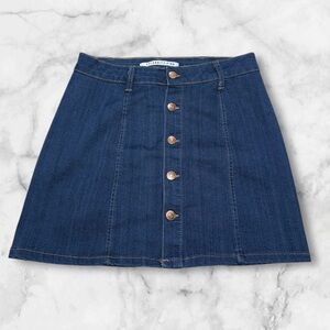 Celebrity Pink dark denim stretch skirt bronze buttons down front Size 5/27”